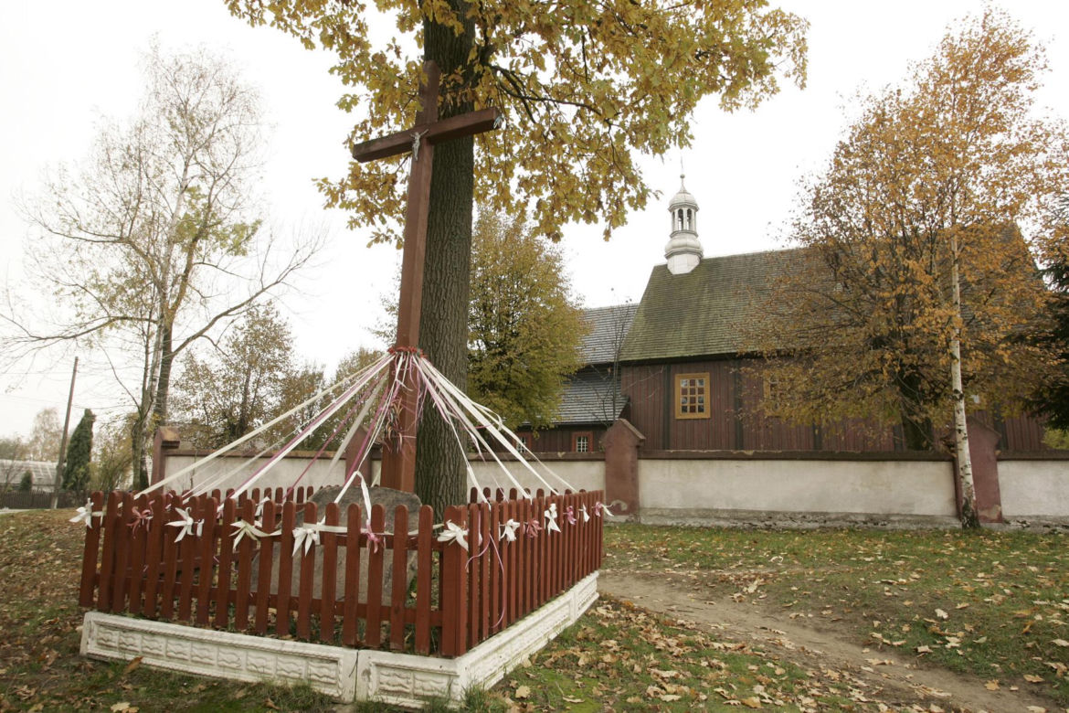 Tak zmienił się kościół z kultowego Rancza. Aktorzy zbierali na remont