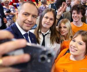Karol Nawrocki wrócił do swojego LO. Wspomniał nauczycieli WF-u . To nie przypadek! 