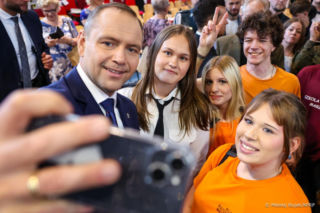 Karol Nawrocki wrócił do swojego LO. Wspomniał nauczycieli WF-u . To nie przypadek! 