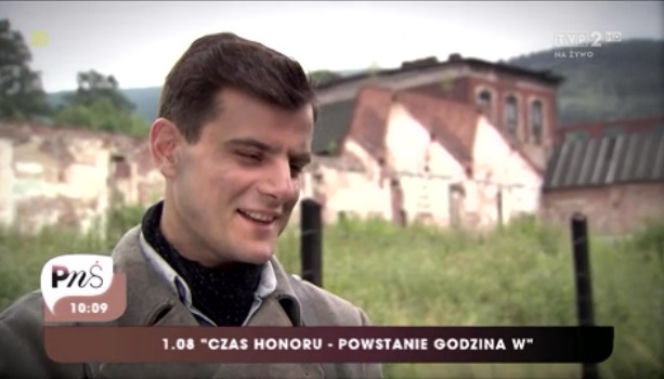 Pytanie na śniadanie na planie 7 sezonu Czasu honoru. Antoni Pawlicki