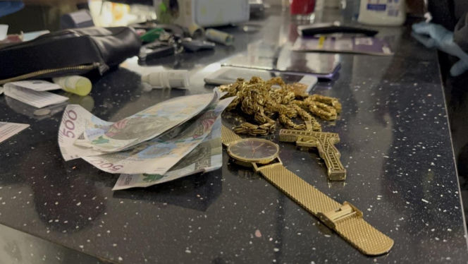 Łódź: Policja rozbiła gang sutenerów! Zmuszali kobiety do prostytucji metodą „loverboya”