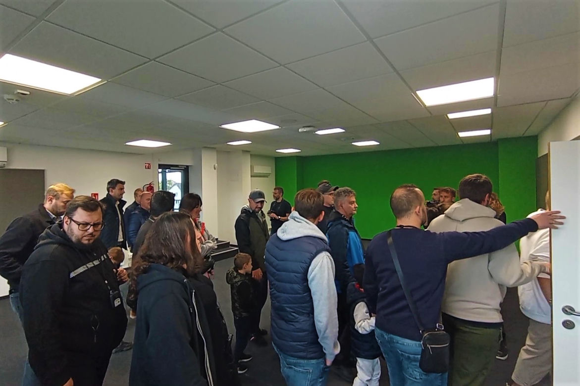 Spacery po nowym szczecińskim stadionie przyciągnęły wielu chętnych