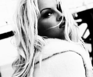 Pam Anderson: jeden mi nie wystarcza