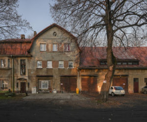 To największe miasto Zagłębia Dąbrowskiego. Czaruje pięknymi pałacami, ale też dworem i zamkiem!