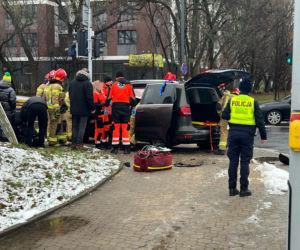 Wypadek na Maczka w Warszawie. Trzy osoby w szpitalu, ogromne utrudnienia w kierunku centrum.
