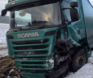 Tragiczny wypadek pod Chodzieżą. Nie żyje 43-letnia kobieta, dwoje dzieci w szpitalu!