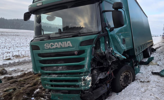 Tragiczny wypadek pod Chodzieżą. Nie żyje 43-letnia kobieta, dwoje dzieci w szpitalu!