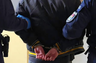 Ukradł towar i groził nożem ochroniarzowi 