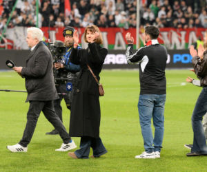 Legia - Zagłębie: Żona, brat i dzieci Jacka Magiery dziękują kibicom