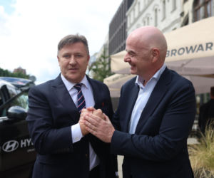 Cezary Kulesza wita Gianniego Infantino