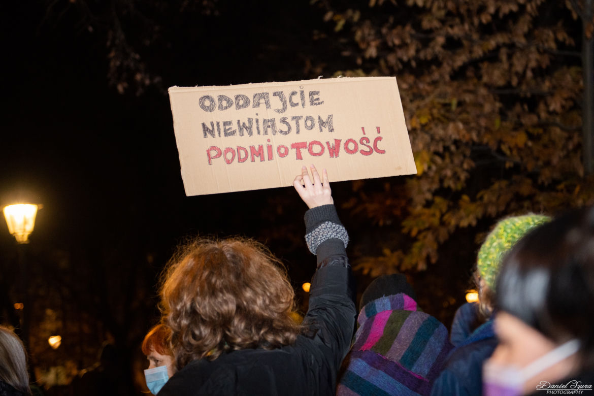 Kraków: "Ani jednej więcej". Protest po śmierci ciężarnej Izabeli z Pszczyny