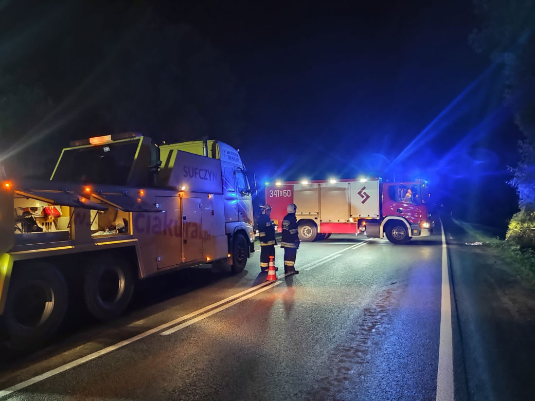 Potężny wyciek po wypadku w Witowicach Górnych. 700 litrów oleju na drodze