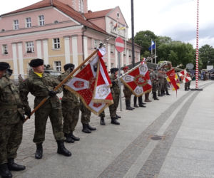 Wojskowa parada w Międzyrzeczu. 
