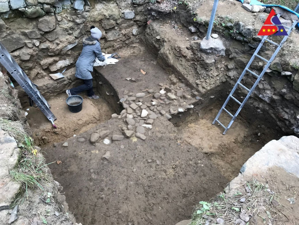 Prace archeologiczne na ruinach zamku w Nowym Sączu