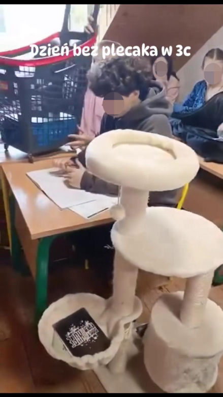 Dzień bez plecaka w warszawskiej szkole