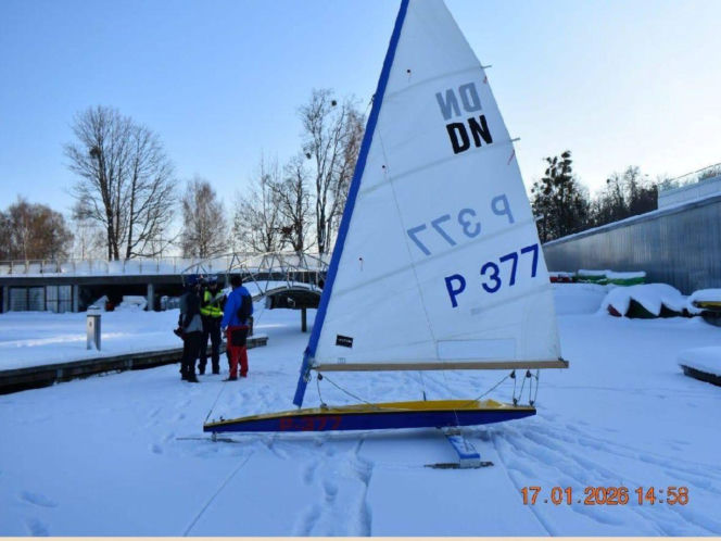 Szok na jeziorze! Bojer staranował ludzi!