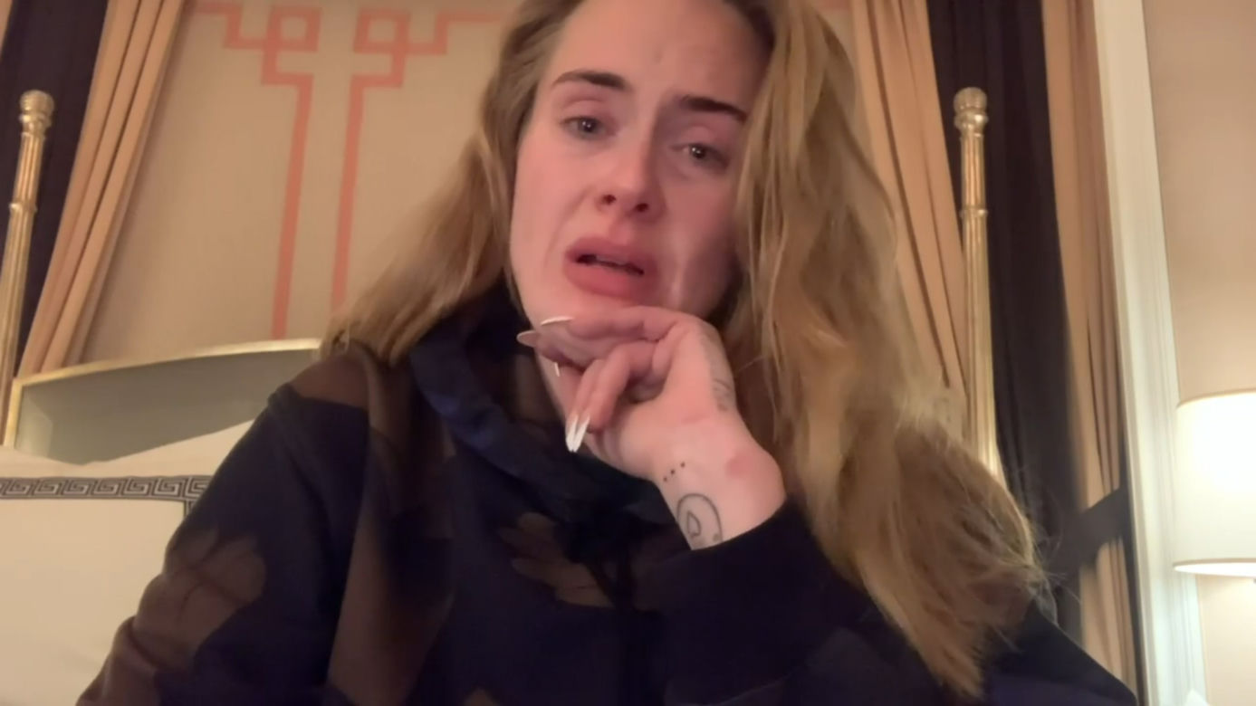 Adele odwolała koncerty bo nie chciała fruwać nad basenem na scenie