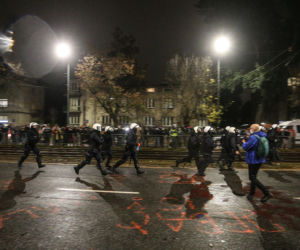 Nocne protesty pod domem Jarosława Kaczyńskiego