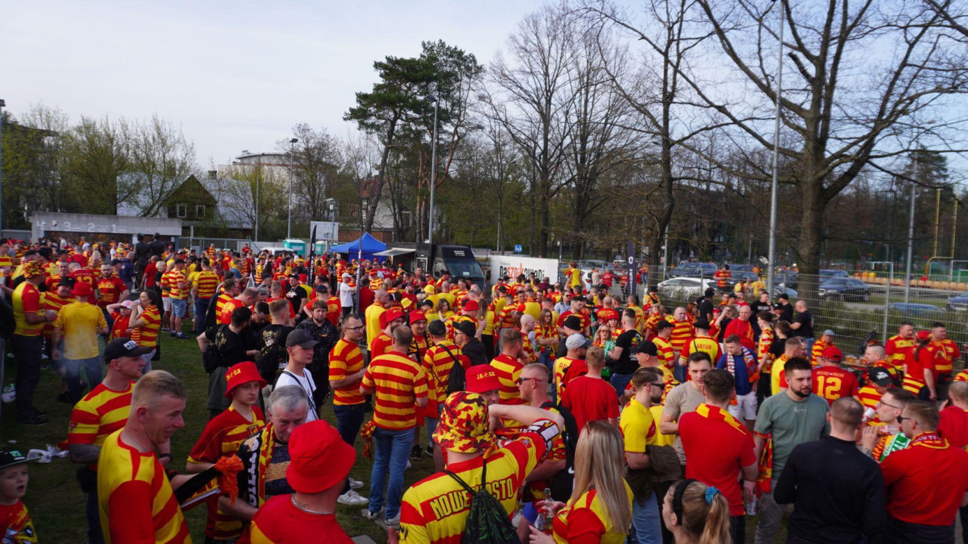 Kibice Jagiellonii Białystok przed meczem z Realem Betis 17.04.2025