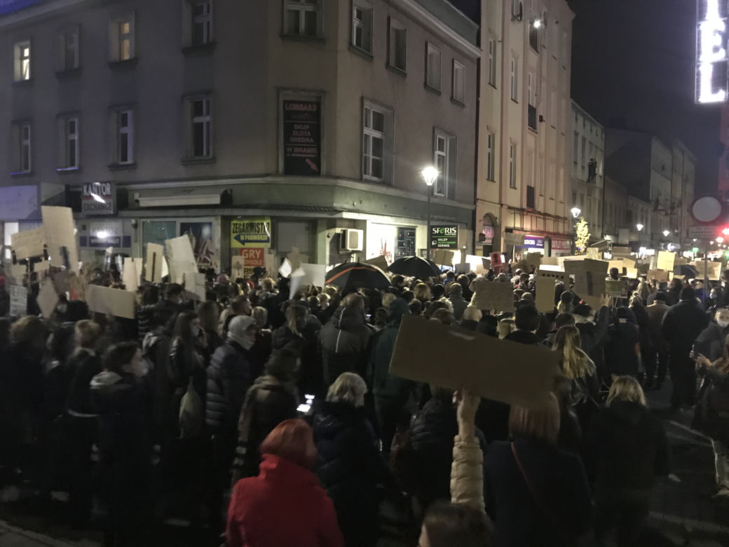Strajk kobiet w Sosnowcu. Tłumy na ulicach! Wsparcie karetek, medyków i taksówkarzy