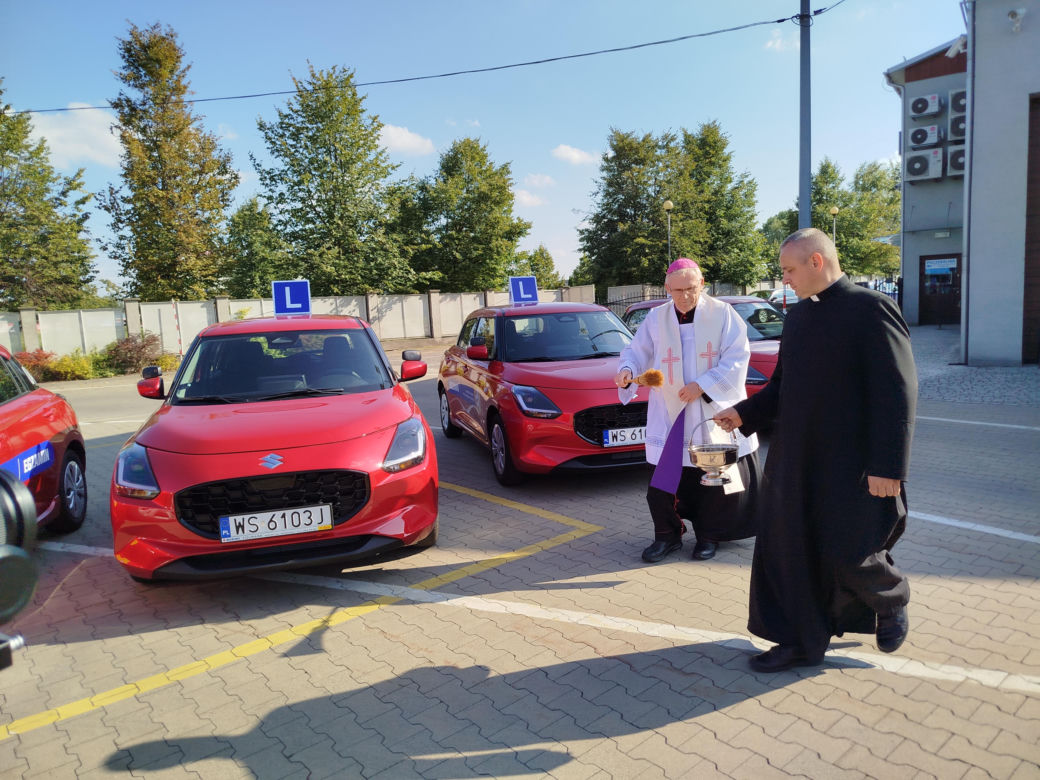 Siedlecki WORD wymienił starą flotę pojazdów egzaminacyjnych na nowe samochody marki Suzuki Swift