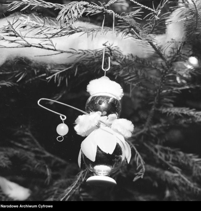 Tak ubierano choinki w PRL-u. Te archiwalne zdjęcia to prawdziwe perełki!