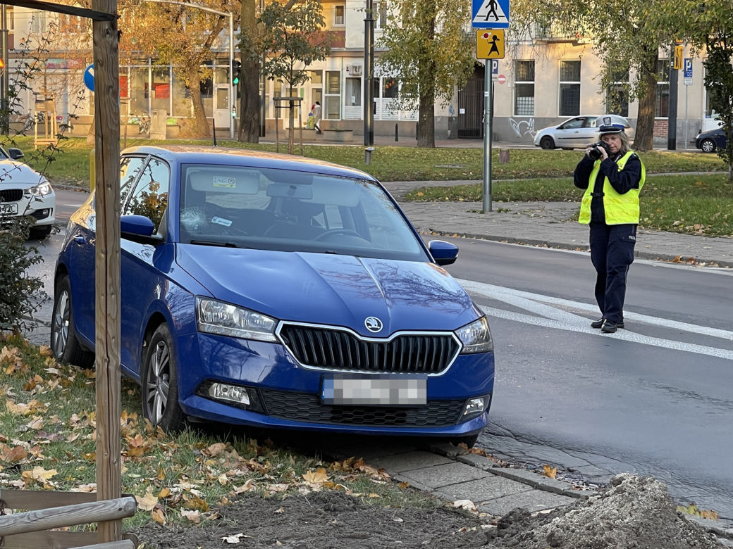 Dzieci zmiecione z pasów na Pradze-Północ. Kobieta za kierownicą