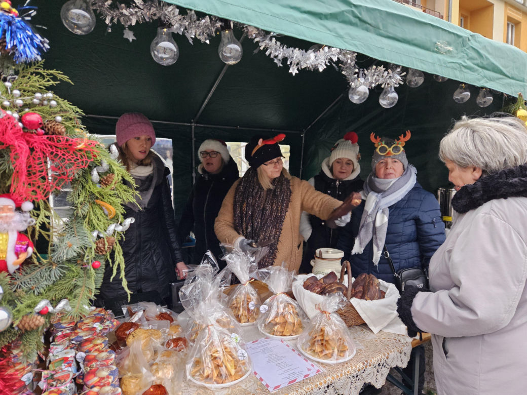 Jarmark Świąteczny w Biskupcu. Na scenie wystąpił zespół Arka Noego [ZDJĘCIA]