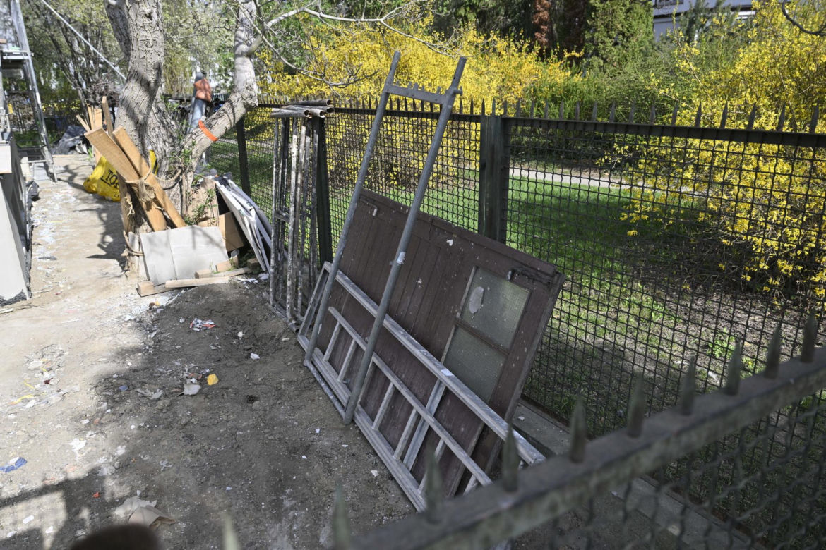 Niekończący się remont sąsiadów Kaczyńskiego