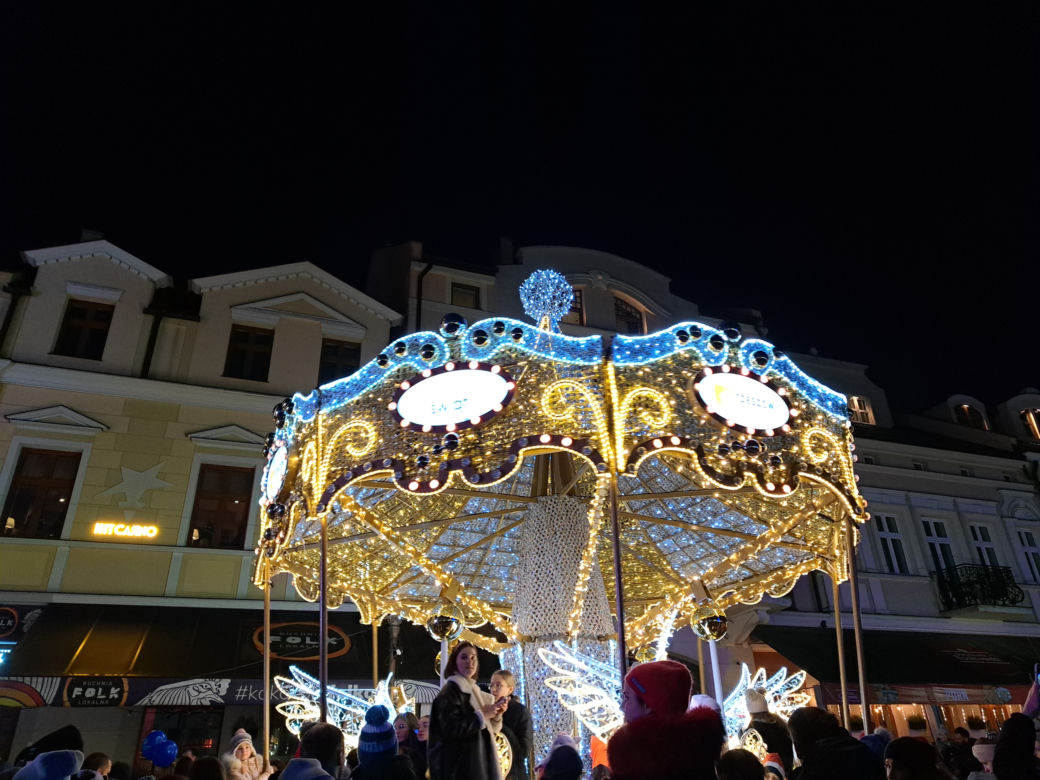 Świąteczne Miasteczko w Rzeszowie. Rynek rozbłysnął milionem światełek!