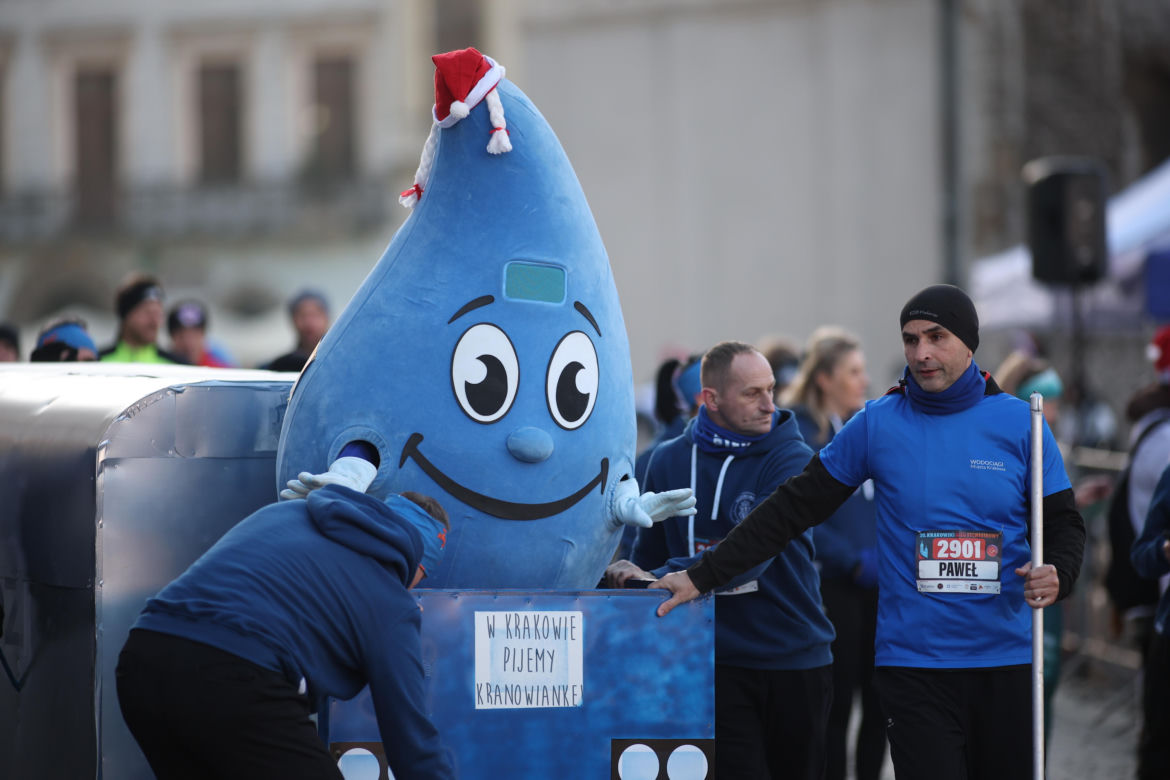 Krakowski Bieg Sylwestrowy 2024. Przebrania, sportowa rywalizacja i wspólne pomaganie 