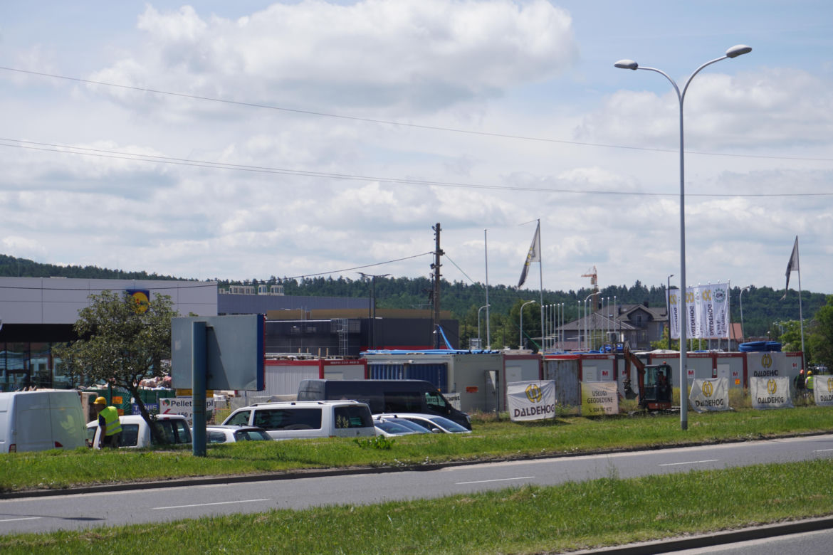 Nowe centrum handlowe powstaje na Białogonie w Kielcach