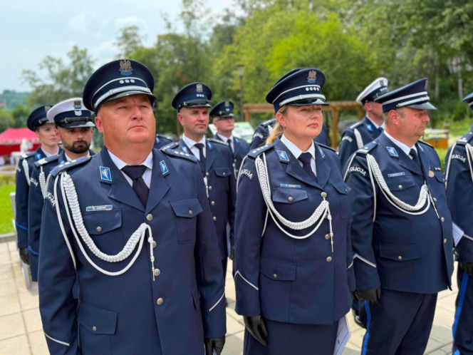 Święto Policji w Starachowicach. Uroczyste awanse, rodzinny piknik i podziękowania
