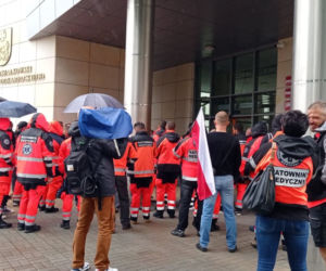 Podkarpackie: protest ratowników medycznych [ZDJĘCIA]