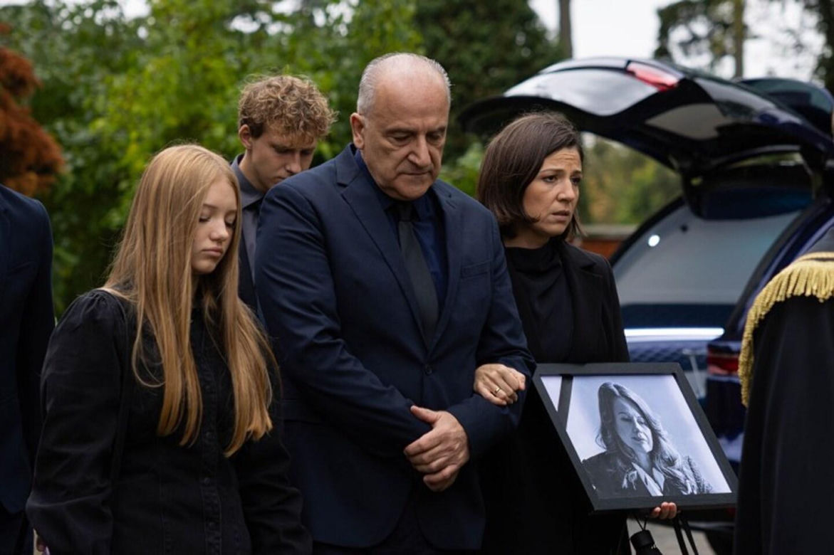 Pierwsza miłość odc. 4119. Kinga (Aleksandra Zienkiewicz), Marek (Maciej Tomaszewski), Danusia (Natalia Pełech)