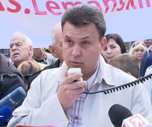 Wierni z Jasienicy przyjechali bronić księdza Lemańskiego