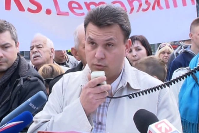 Wierni z Jasienicy przyjechali bronić księdza Lemańskiego