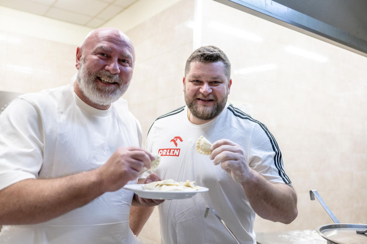 Fajdek już lepi pierogi na Wigilię