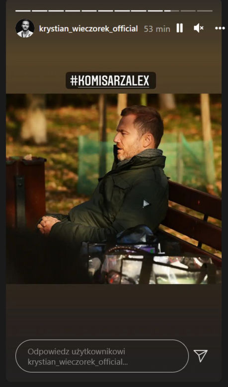 Komisarz Alex. Krystian Wieczorek (Piotr Górski) na planie