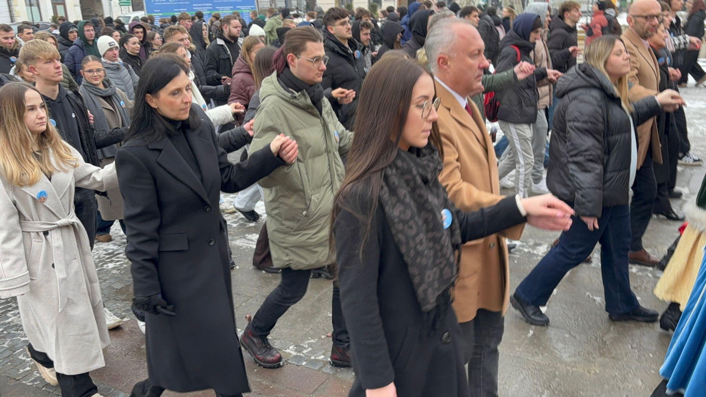Polonez maturzystów na Rynku w Nowym Sączu
