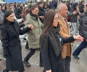 Polonez maturzystów na Rynku w Nowym Sączu