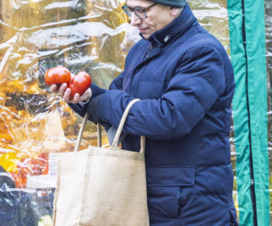 Senator Krzysztof Kwiatkowski na zakupach