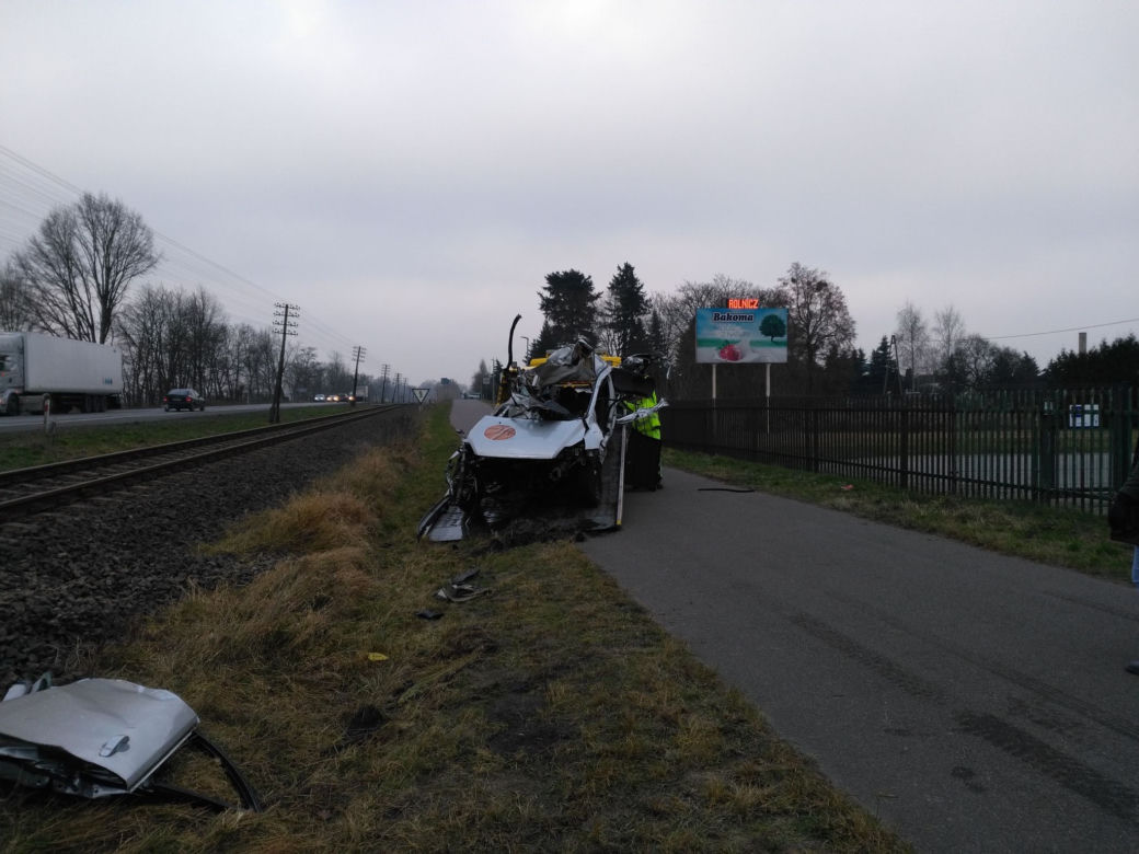Koszmar na przejeździe kolejowym w Łysomicach koło Torunia. Nie żyje mężczyzna