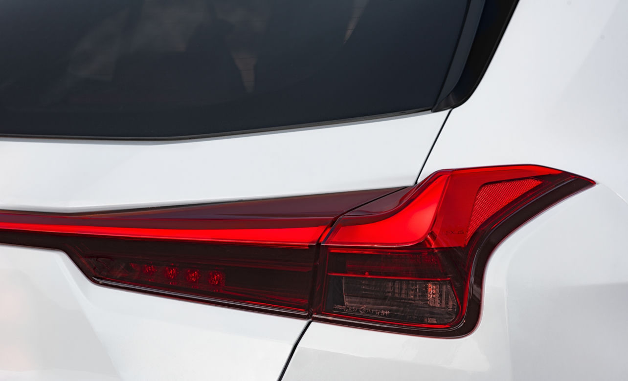 Lexus UX 250h E-Four F Sport