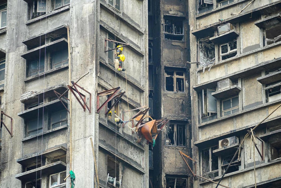 Hongkong/ Policja: zakończono przeszukiwanie pogorzeliska na osiedlu Tai Po; w pożarze zginęło 159 osób