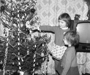Tak ubierano choinki w PRL-u. Te archiwalne zdjęcia to prawdziwe perełki!