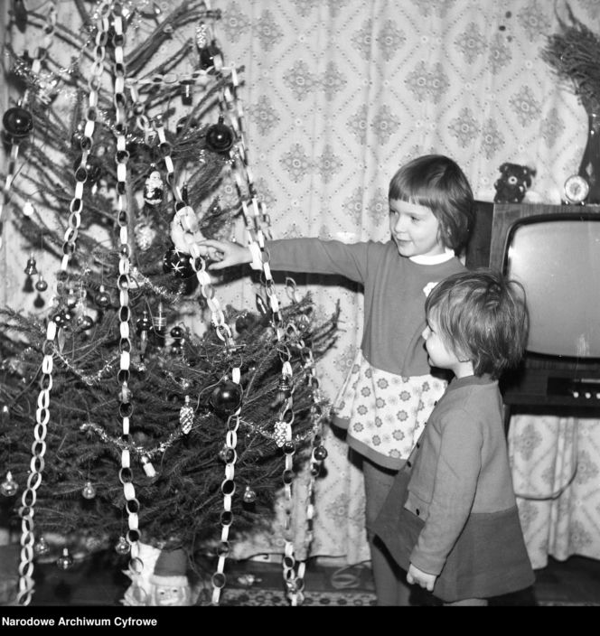 Tak ubierano choinki w PRL-u. Te archiwalne zdjęcia to prawdziwe perełki!
