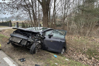 Do niebezpiecznego wypadku doszło dziś (w czwartek, 18 grudnia) po godz. 13.00 w miejscowości Pieńki na drodze wojewódzkiej nr 698. Zderzyły się tam dwa samochody osobowe.