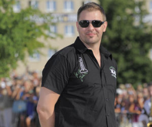 Tomasz Karolak na archiwalnych zdjęciach. Tak wyglądał na początku kariery