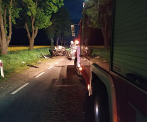Ujazdówek. Przerażające ZDJĘCIA z wypadku na DK nr 60! Nie żyje kierowca citroena, który uderzył w volvo
